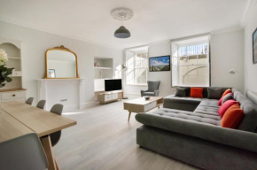 Luxury 2 bedroom Clifton flat with free parking